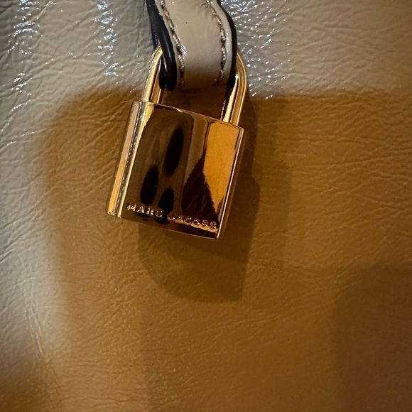 Marc Jacobs Grind Faux Shearling Tote Bag NWOT - Picture 5 of 11